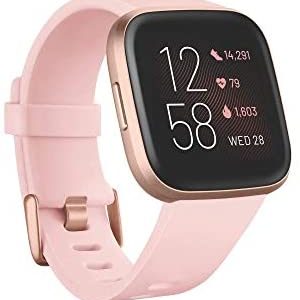Fitbit Versa 2 - Smartwatch per Benessere e Forma Fisica, Controllo Vocale, Punteggio del Sonno e Musica, Rosa cipria/Rame rosa, Taglia unica