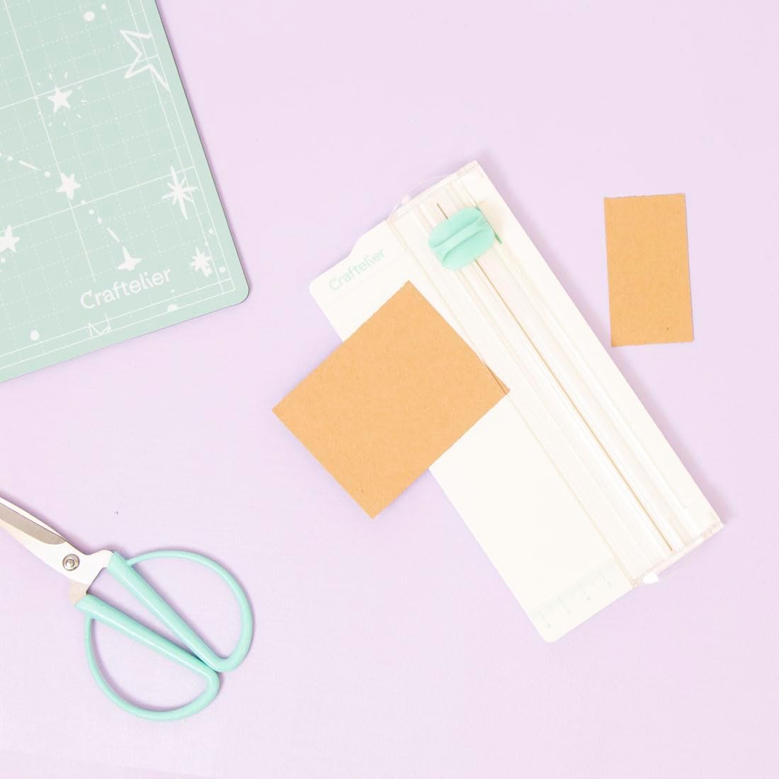 Craftelier - Mini portable cutter to measure and cut paper and cardboard for scrapbooking or crafting with folding tool, blade and transparent ruler | Dimensions 6.5 x 15.3 cm