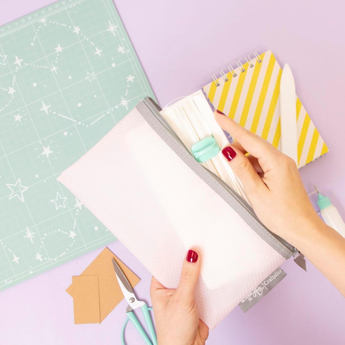 Craftelier - Mini portable cutter to measure and cut paper and cardboard for scrapbooking or crafting with folding tool, blade and transparent ruler | Dimensions 6.5 x 15.3 cm