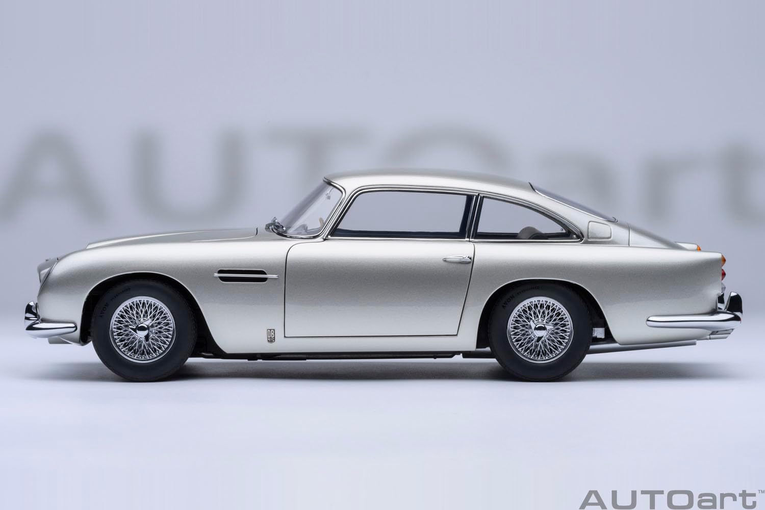 AUTOart 70287 1/18 Aston Martin DB5 Metallic Silver Finished Product