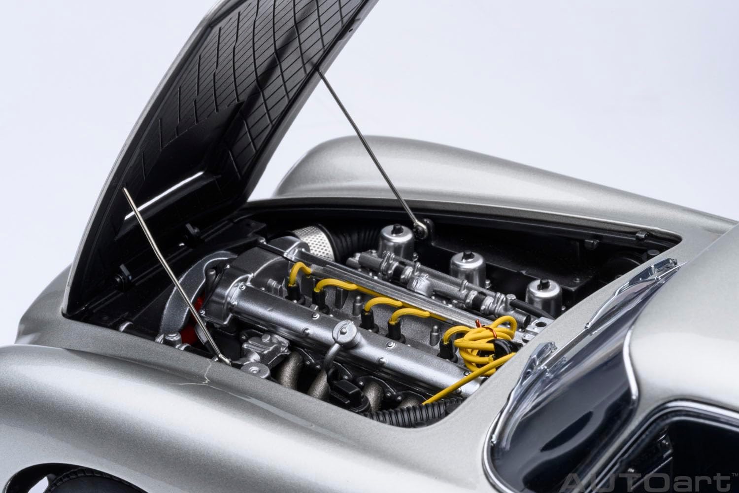 AUTOart 70287 1/18 Aston Martin DB5 Metallic Silver Finished Product