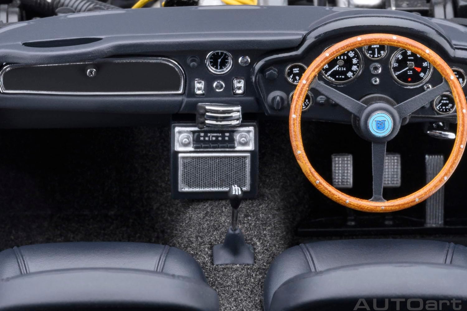 AUTOart 70287 1/18 Aston Martin DB5 Metallic Silver Finished Product