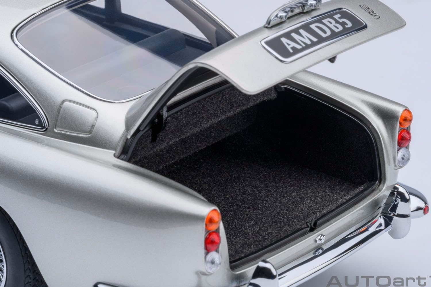 AUTOart 70287 1/18 Aston Martin DB5 Metallic Silver Finished Product