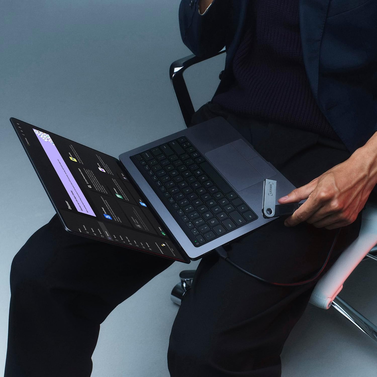 Ledger Nano S Plus (Amethyst Viola) - Hardware Wallet for cryptocurrencies (desktop and Android compatibility)