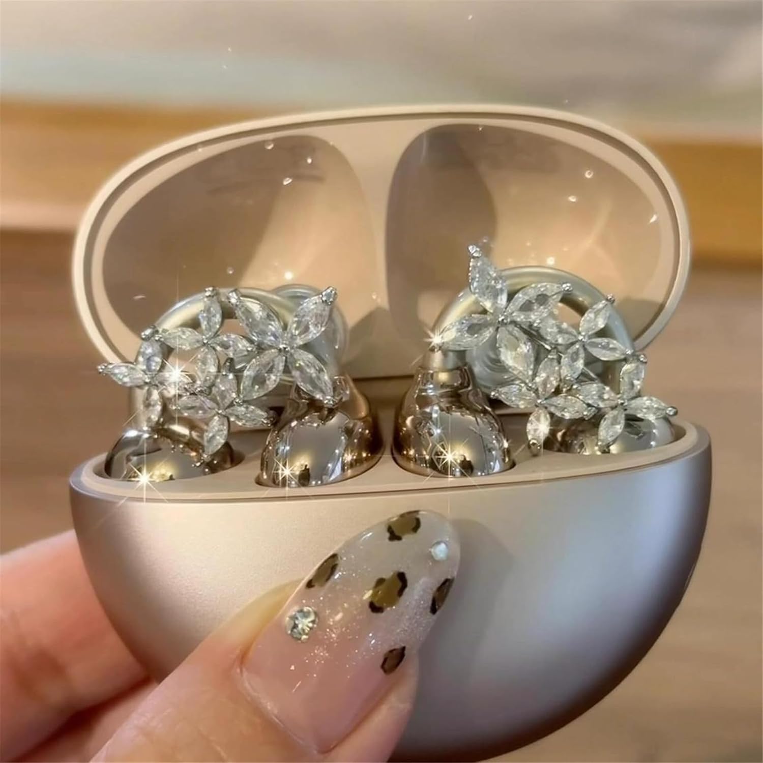 Adjustable Headphone Clip, Metal Clip, Fits Most Earphones, 4-8mm