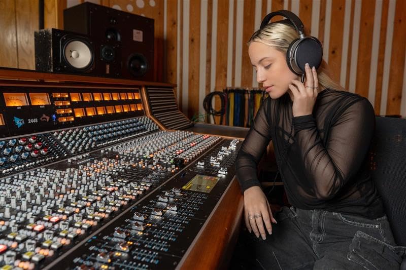 Audeze LCD-S20 Closed Back Planar Headphone for Studios and Audiophiles