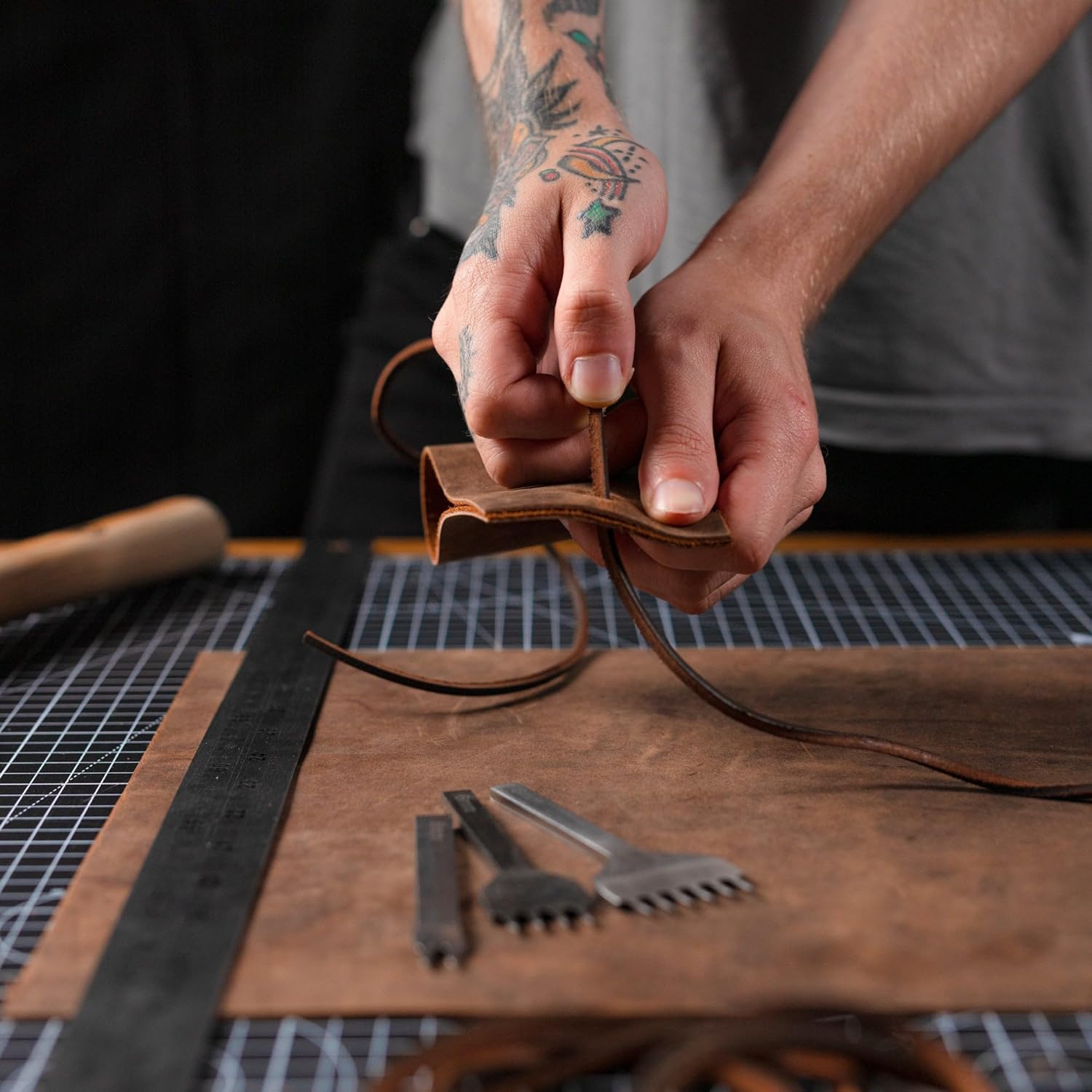 MOONSTER® Genuine Buffalo Leather Scraps for Crafts - for Earrings, Wallets and DIY - Full Grain - for Creative Hobbies - Light Brown (1 Sheet + Leather Cord) Pale Brown 24x12 inches