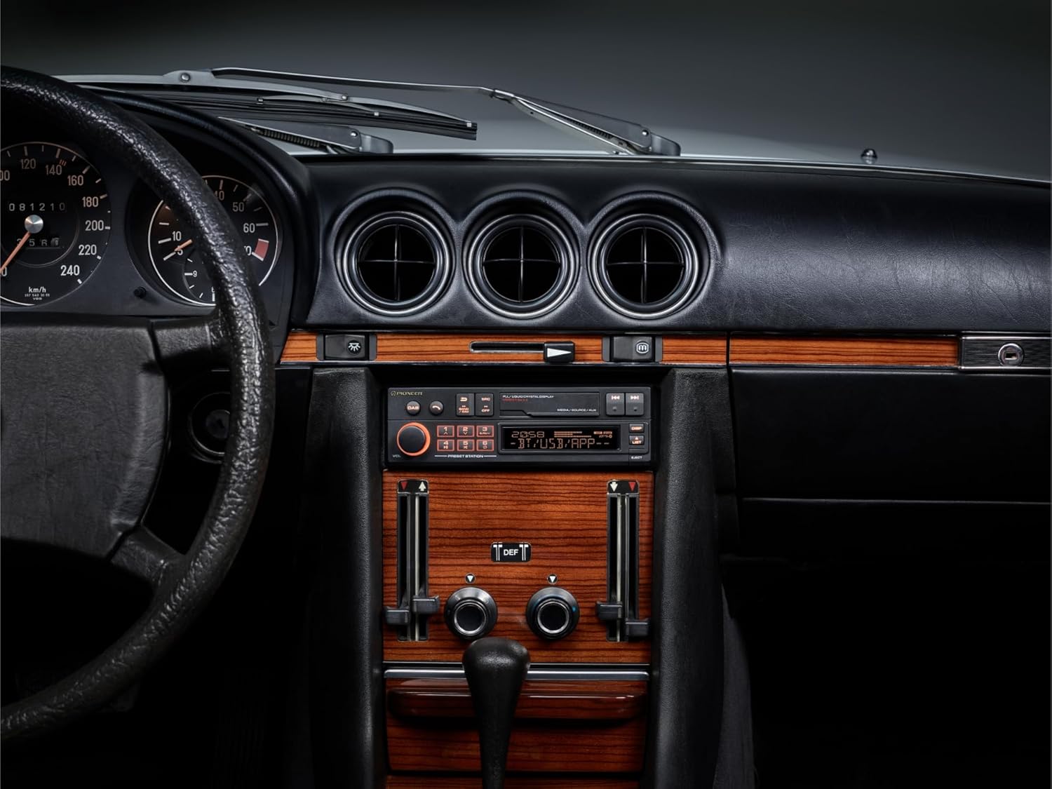 Pioneer SXT-C10PS 1-DIN car radio: retro design with modern technology, Bluetooth®, DAB+, USB, AUX, RGB lighting, 13-band equalizer, Pioneer Smart Sync app