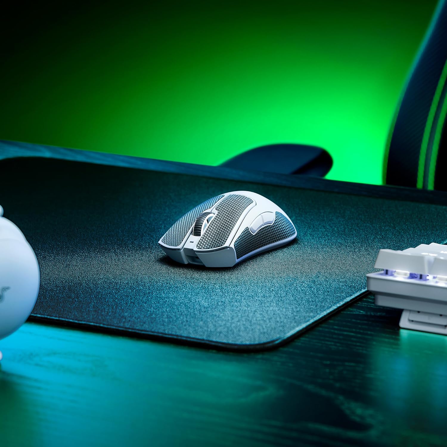 Razer DeathAdder V3 Pro Wireless Gaming Mouse: 64g Lightweight Ergonomic - 30K DPI Optical Sensor - Gen-3 Optical Switches - 8 Programmable Controls - Up to 90 Hr Battery - White White 1000 Hz