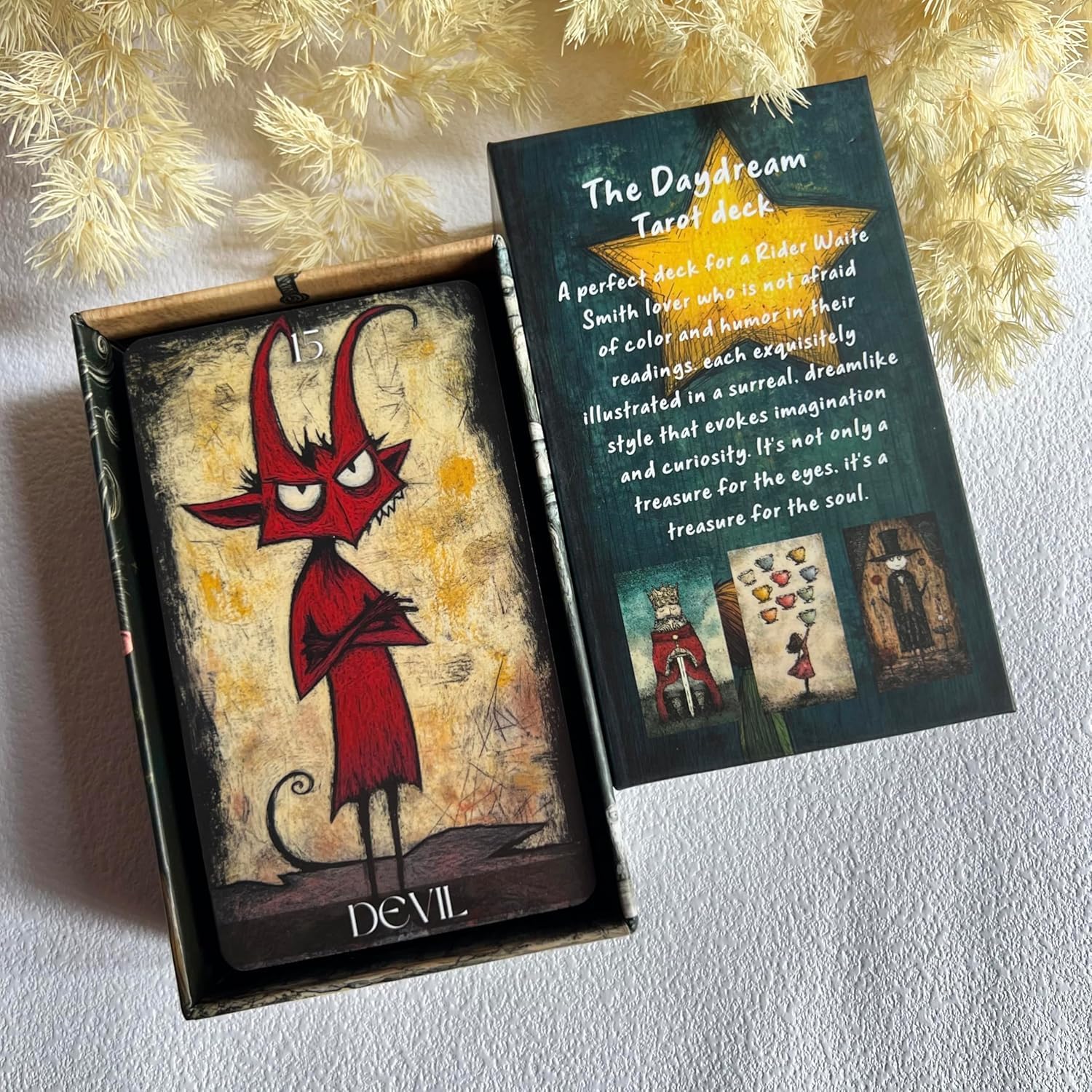Daydream tarot cards for beginners, surreal dream style tarot deck, fortune telling cards
