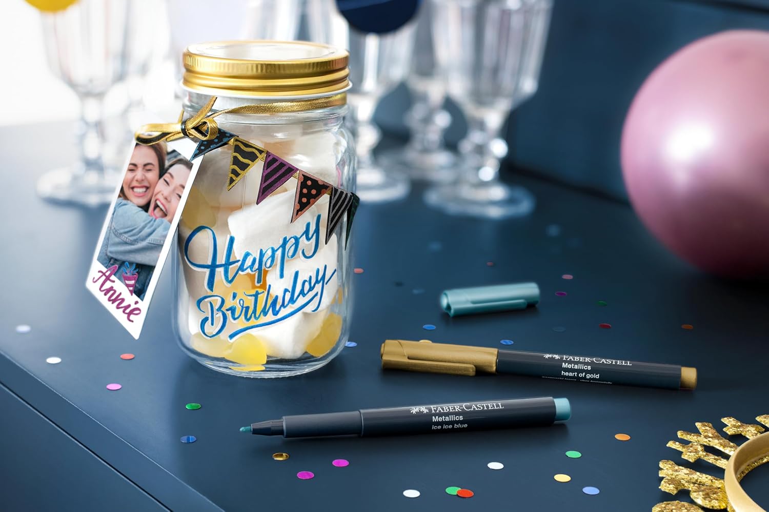 FABER-CASTELL 160791 Metallics Marker Set, 4 Markers, Line Width 1.5 mm, Suitable for Many Surfaces, with Metallic Effect Metallics Bunt 1 Unit (Pack of 4)