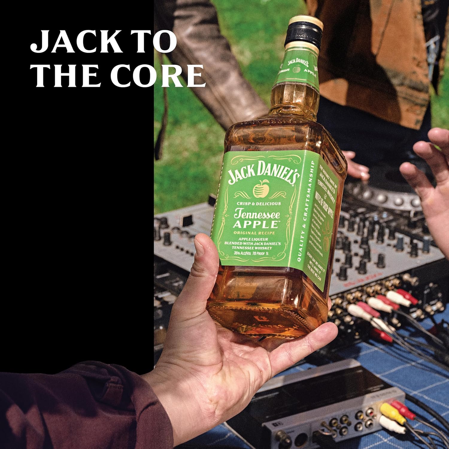 Jack Daniel's Tennessee Apple – Green Apple Whiskey, American Liqueur with a Fresh and Sweet Taste, Natural Crisp Apple Flavor, 35% Vol., 100 cl Glass Bottle Apple 100cl