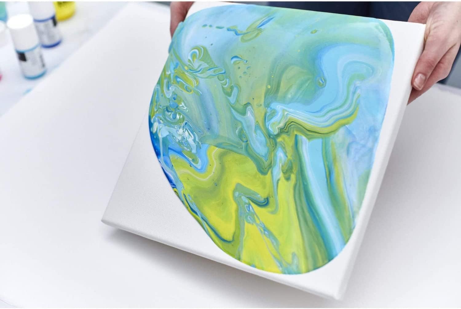 LIQUITEX 8870516 Pouring and Pouring Medium, Waterproof, Non-Yellowing, Flexible, Increases Paint Flow - Pouring Medium for Acrylic Paint, 473ml Bottle Brilliant 437ml (Pack of 1)