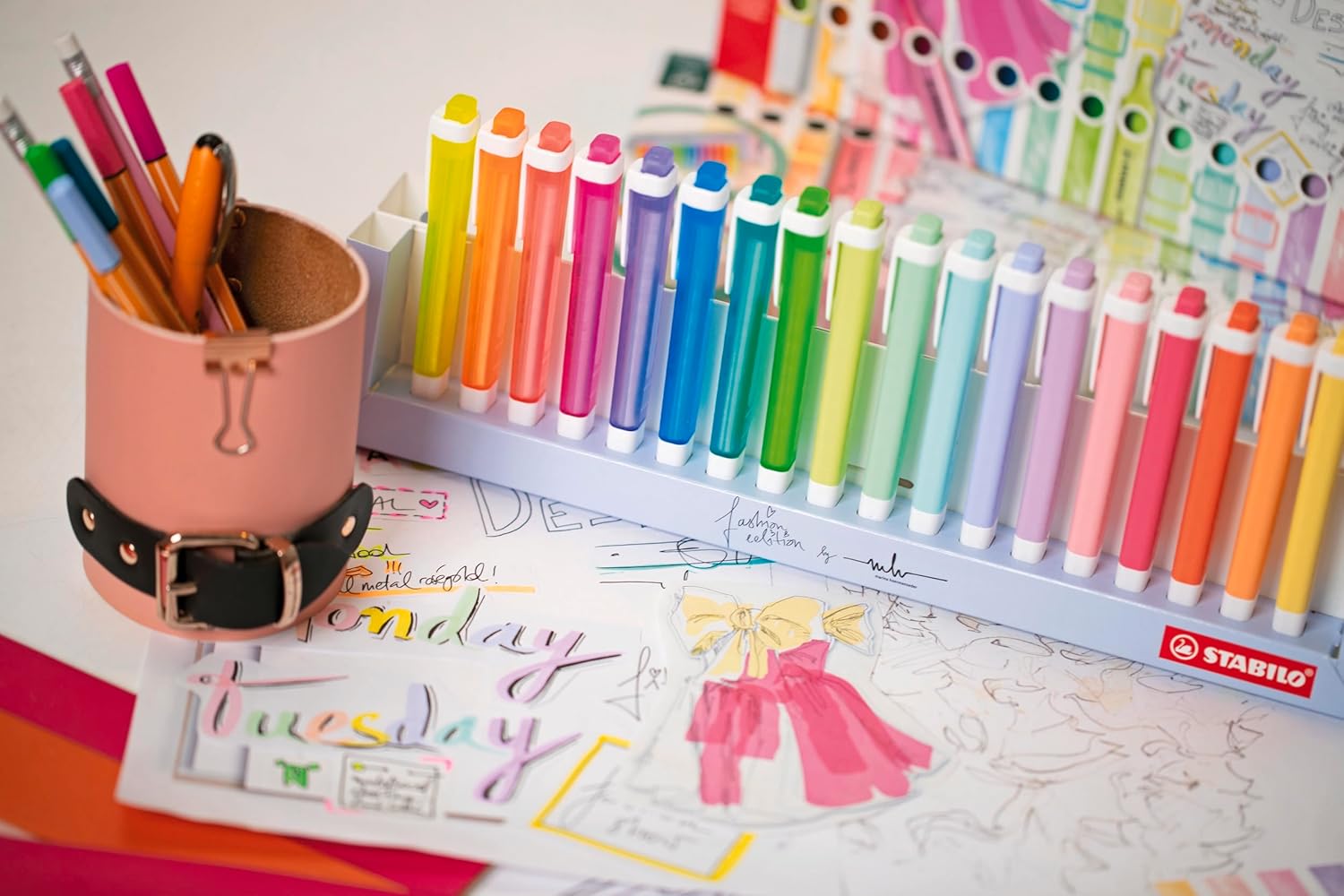 STABILO swing cool - Highlighter - Desk-Set - 18 Assorted Colors 8 NEON + 10 Pastel Desk-Set of 18 Fluo & Pastel