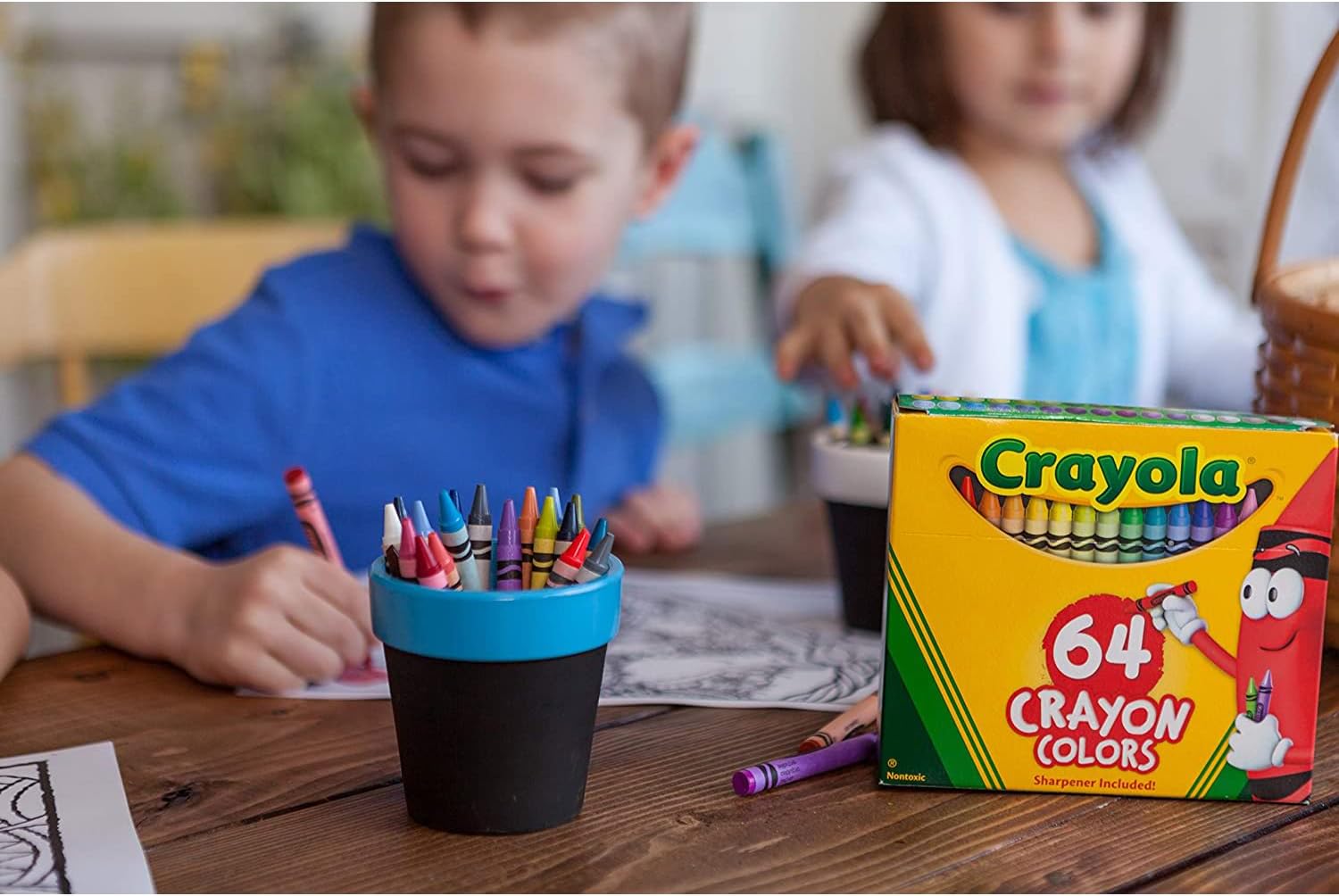 CRAYOLA Wax Crayons, Pack of 64 crayons, Sharpener Included in the Pack, for School and Leisure, 64 Assorted Colors, Made with Solar Energy, 52-6448 Retractable