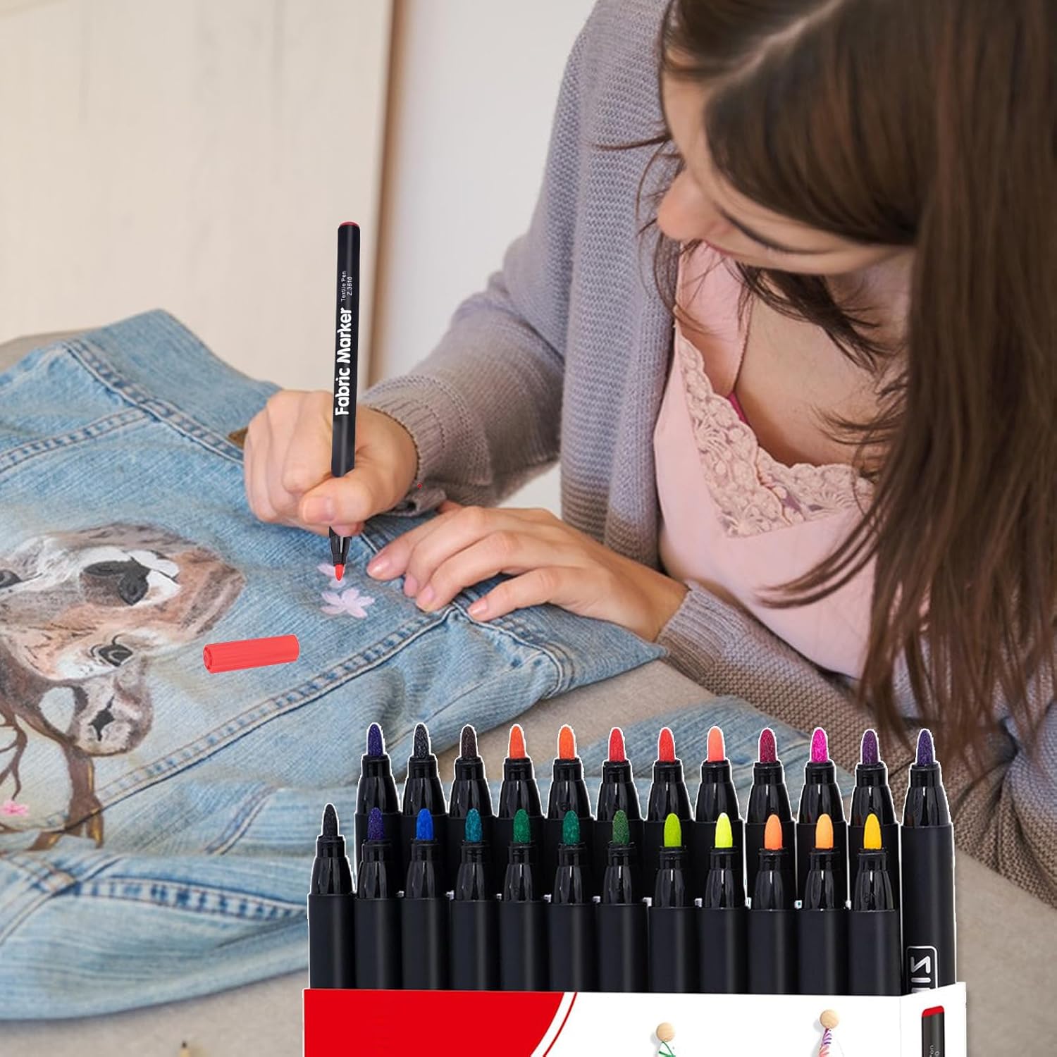 Générique Fabric Marker, Color Cloth Paint Markers, 6.3 x 5.71 inches Washable Textile Watercolor Pens for Fabric, Shoes, Tote Bags, Ceramic, Industrial Use, Polyester and Tablecloths 24 colors