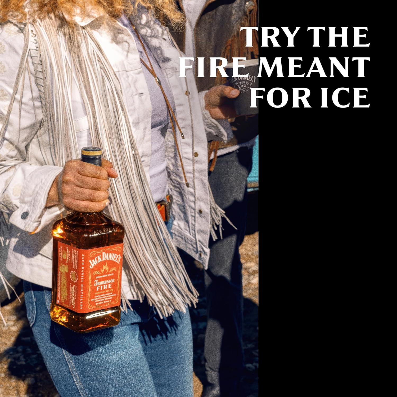 Jack Daniel's Tennessee Fire – Whiskey with Cinnamon Liqueur, American Liqueur with an Intense and Spicy Taste, Spicy Cinnamon Aroma, 35% Vol., 100 cl Glass Bottle Fire 100cl